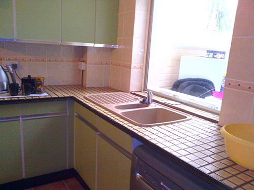  OLD FASHIONED KITCHEN READY FOR A MAKE OVER